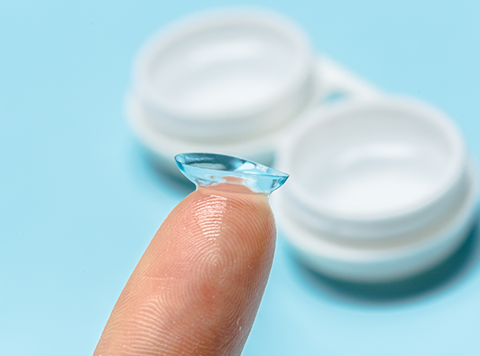 ¿Cómo afecta la alergia a las lentillas?.